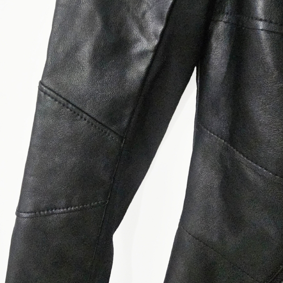 GUESS Size XS Faux-Leather Collarless Moto Black Zipper Jacket Waist Length - Picture 10 of 16